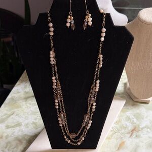 Elegant Gold and Cream Necklace Set